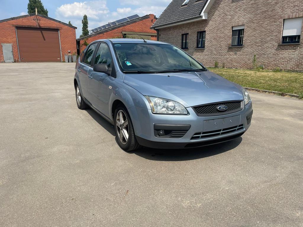 FORD FOCUS 1.6BENZINE MET DIGITALE AIRCO KEYLEES GO, Autos, Focus, Achat, Boîte manuelle, Noir