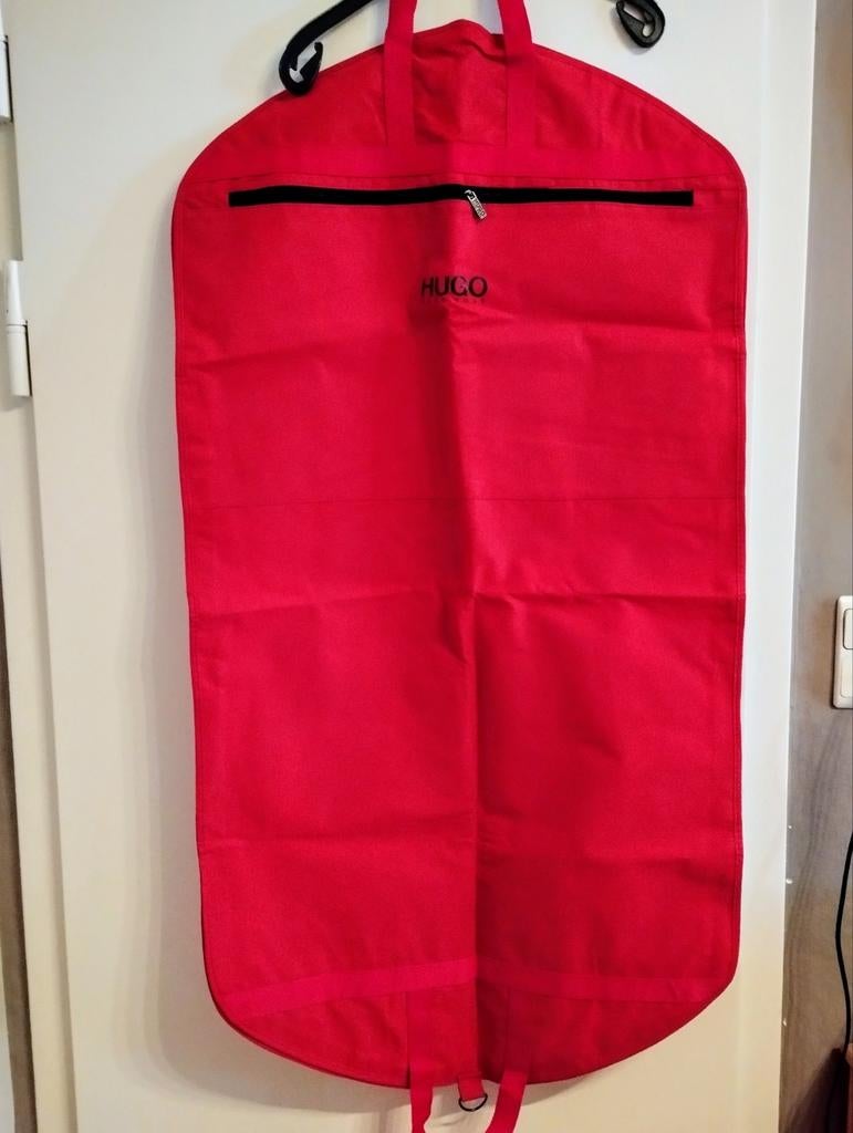 Housse de costume HUGO BOSS, Enlèvement