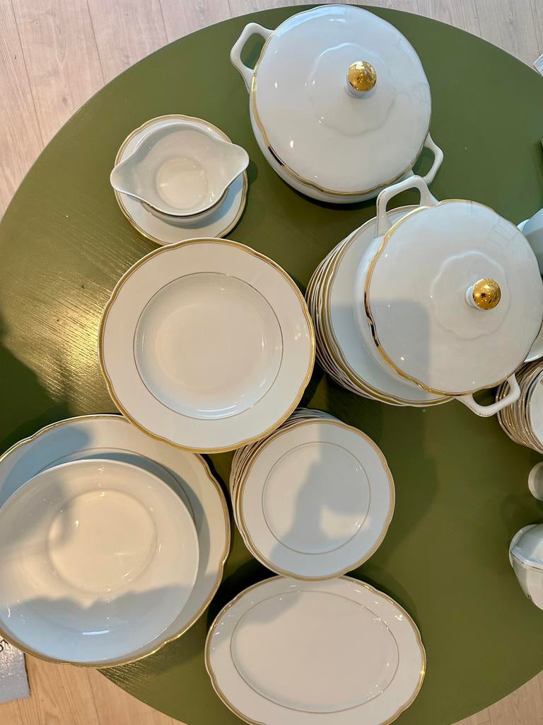 Porceleinen servies met gouden rand- Baudour minstens 12pers, Enlèvement