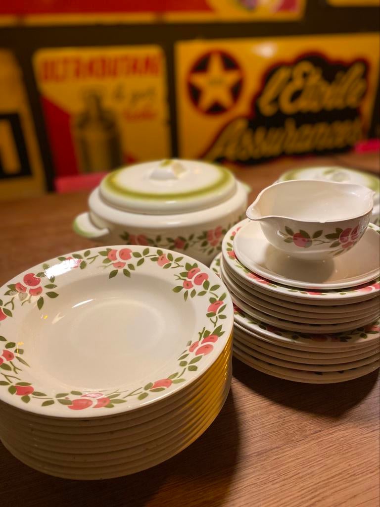 Lot oud servies roze fruit groene blaadjes, Enlèvement