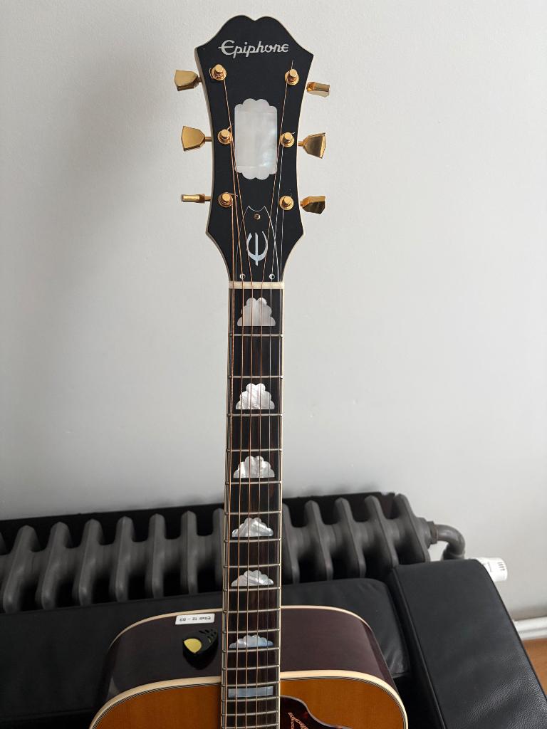 Guitares diverses, Enlèvement, Comme neuf