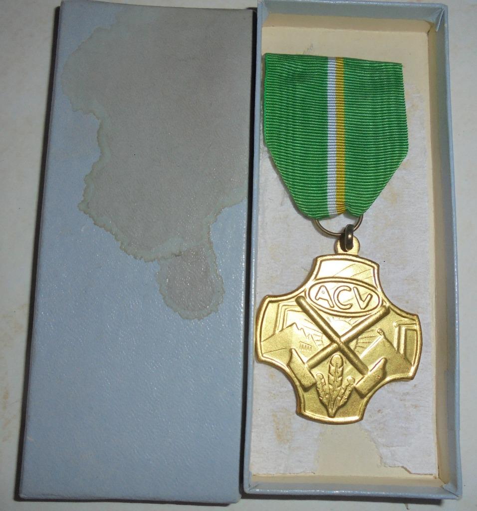 medaille ACV(Algemeen Christelijk Vakverbond)goudkleurig, Ophalen of Verzenden, Overige soorten, Lintje, Medaille of Wings