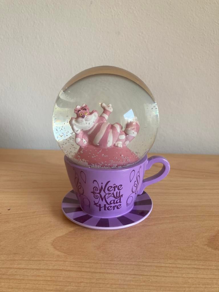 Snowglobe Disney Chat Cheshire Alice au pays des merveilles, Verzamelen, Disney, Ophalen of Verzenden, Overige figuren, Zo goed als nieuw