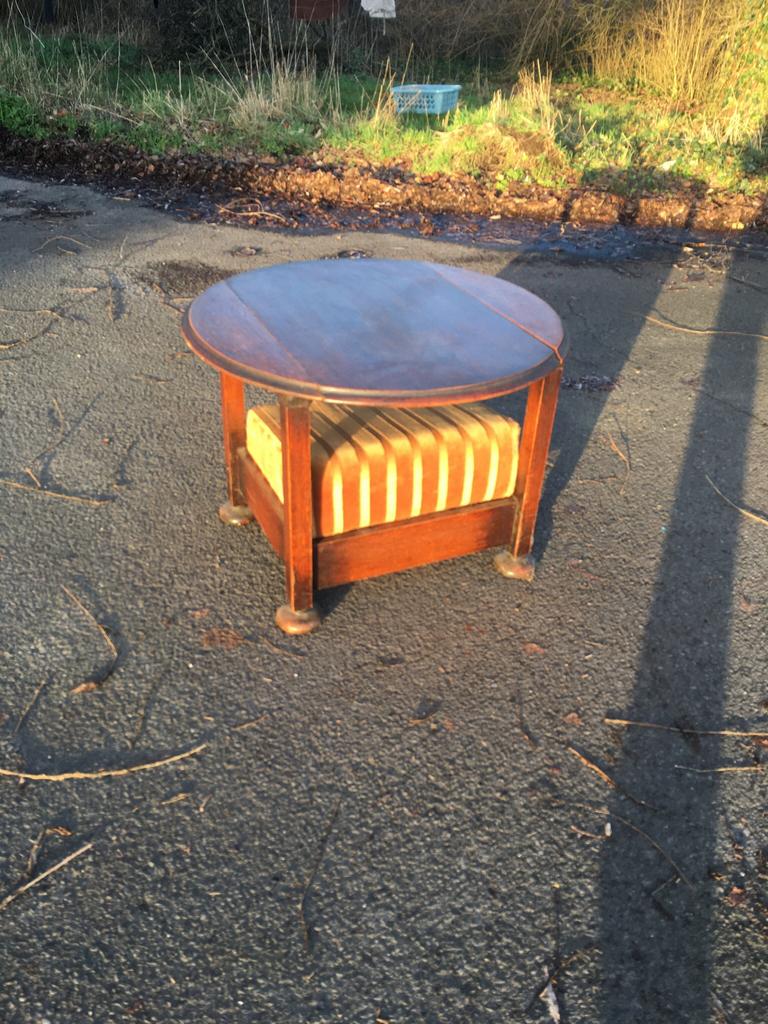 Stoel tafel, Ophalen