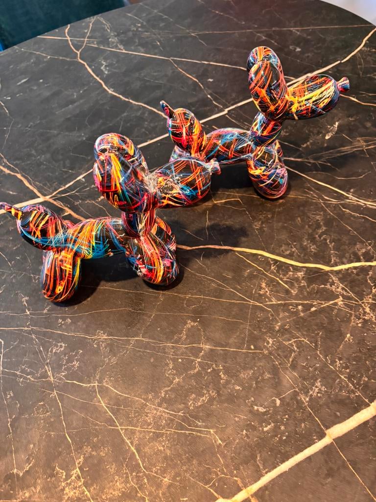 2 balloon dogs, Ophalen