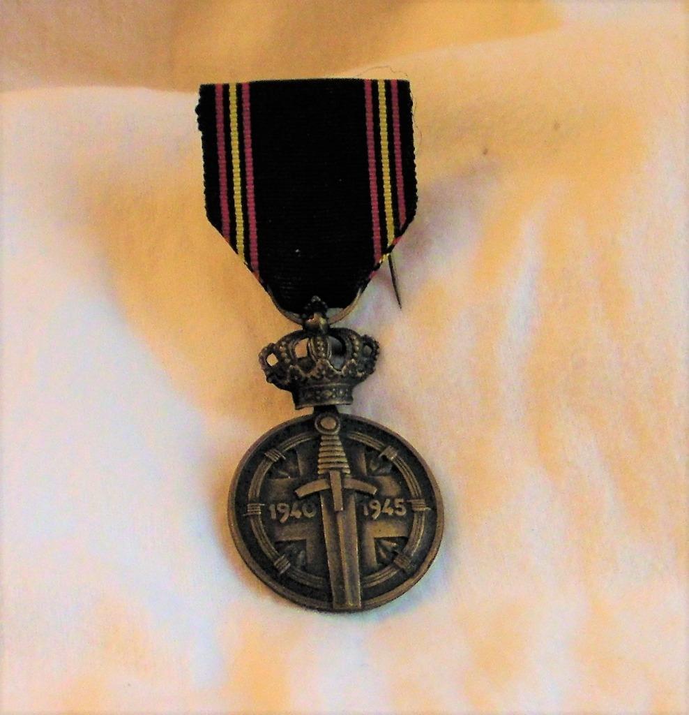 Médaille prisonnier de guerre 1940-1945, Enlèvement ou Envoi, Armée de terre, Ruban, Médaille ou Ailes