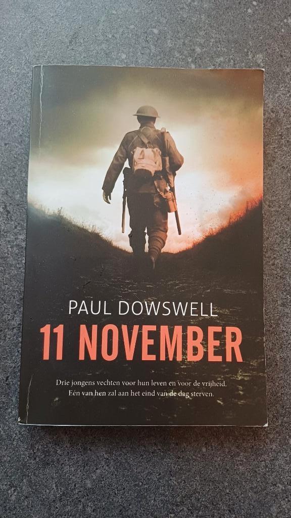 Boek voor jonge volwassenen, 11 november - Paul Dowswell, Ophalen of Verzenden, Gelezen, Paul Dowswell