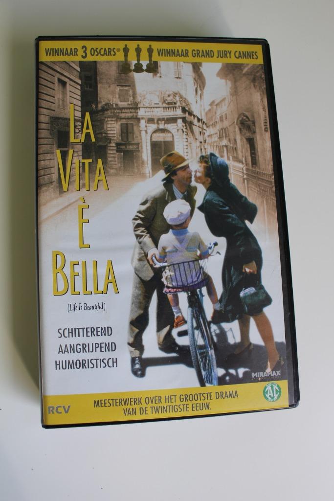 VHS speelfilm "La Vita E Bella", CD & DVD, VHS | Film, Tous les âges, Enlèvement ou Envoi, Comme neuf, Drame