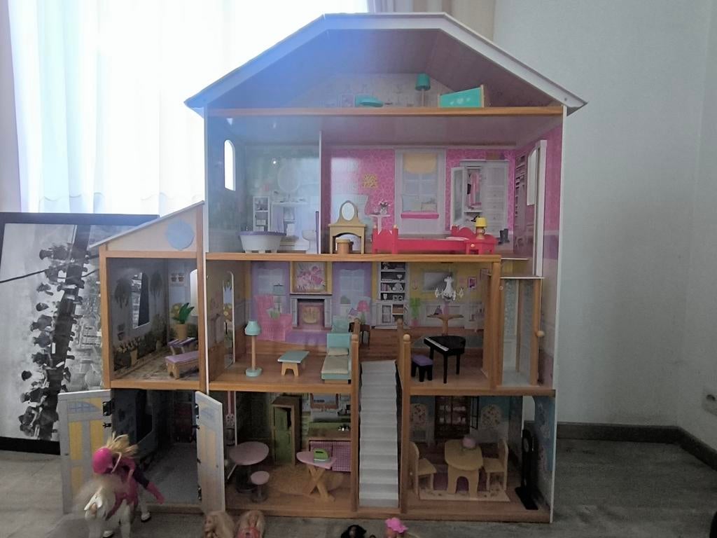 Maison barbies xxl, Enlèvement