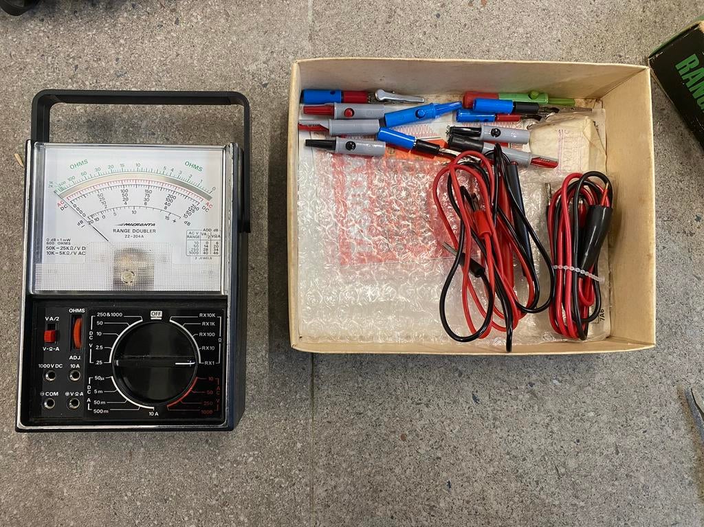 OHMS/voltmeter. Amper gebruikt., Enlèvement ou Envoi, Comme neuf