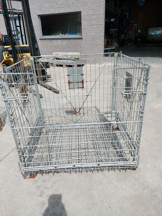 Inklapbare metalen draadcontainer., Ophalen