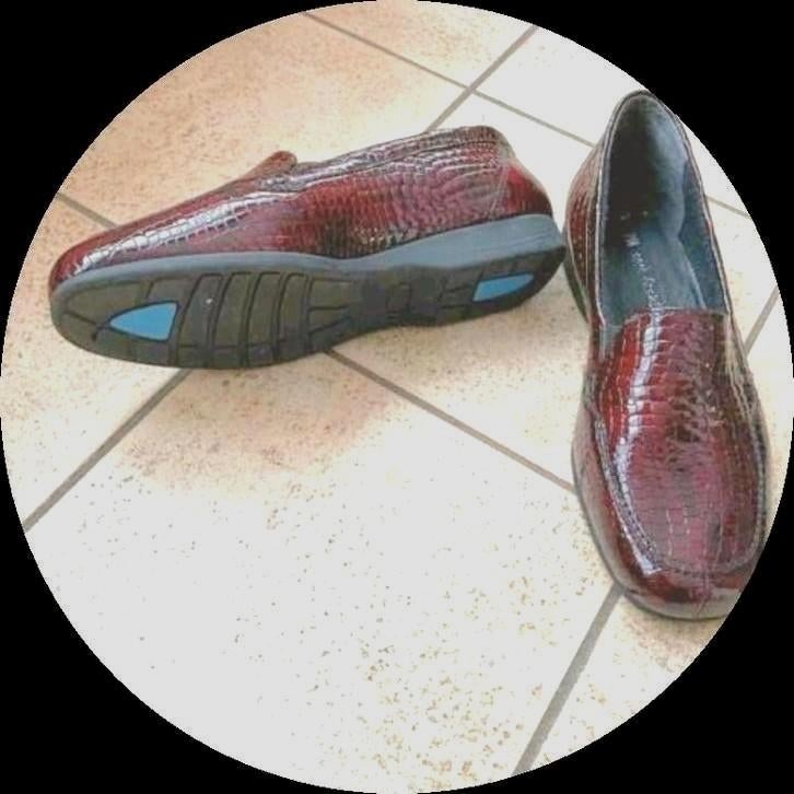 🌷Te zien mooie bordeaux lakmocassins schildpad 42.1/3-43, Ophalen, Autre, Wandelschoenen, Zo goed als nieuw