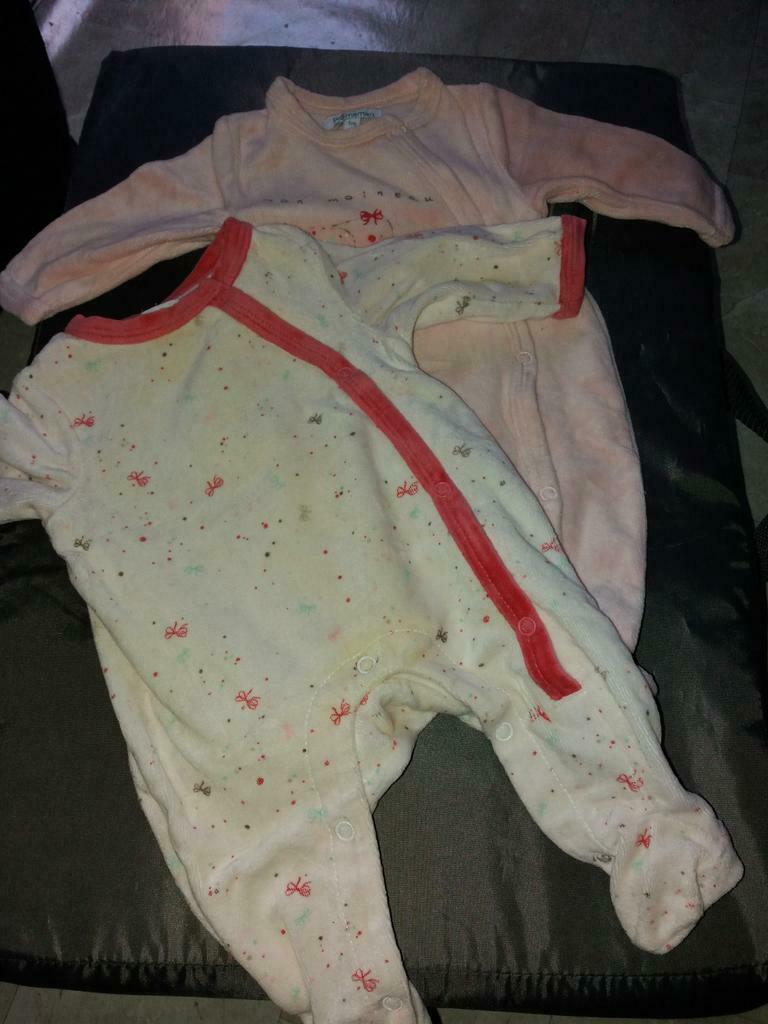 Lot 2 Pyjama velours bébé fille T56, Enlèvement ou Envoi, Utilisé, Fille, Vêtements de nuit ou Sous-vêtements