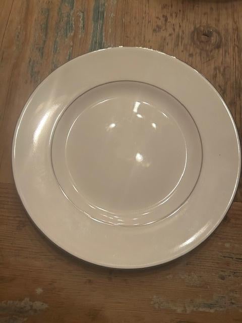 Wedgewood signet platinum lunch bord, Neuf, Assiettes(s), Enlèvement, Wedgwood