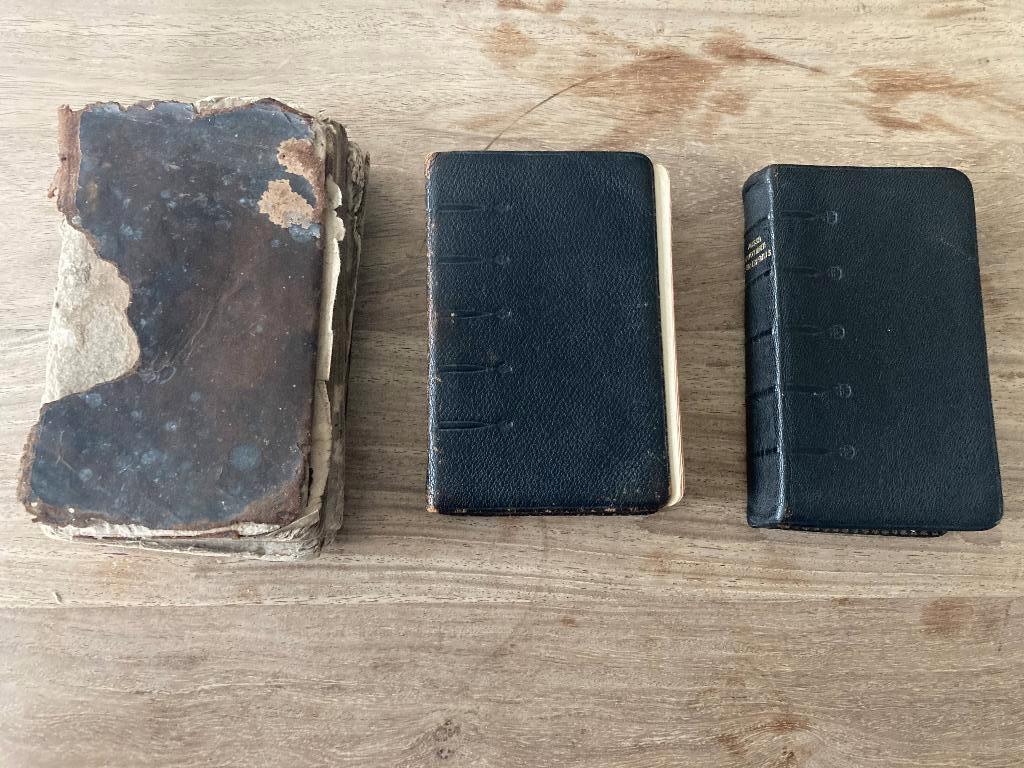 Trois vieux livres religieux français, ensemble 10 euros, Livres, Religion & Théologie, Enlèvement ou Envoi