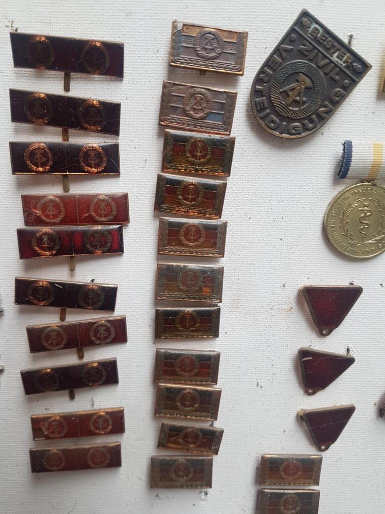Kentekens medailles leger, Verzamelen, Ophalen of Verzenden