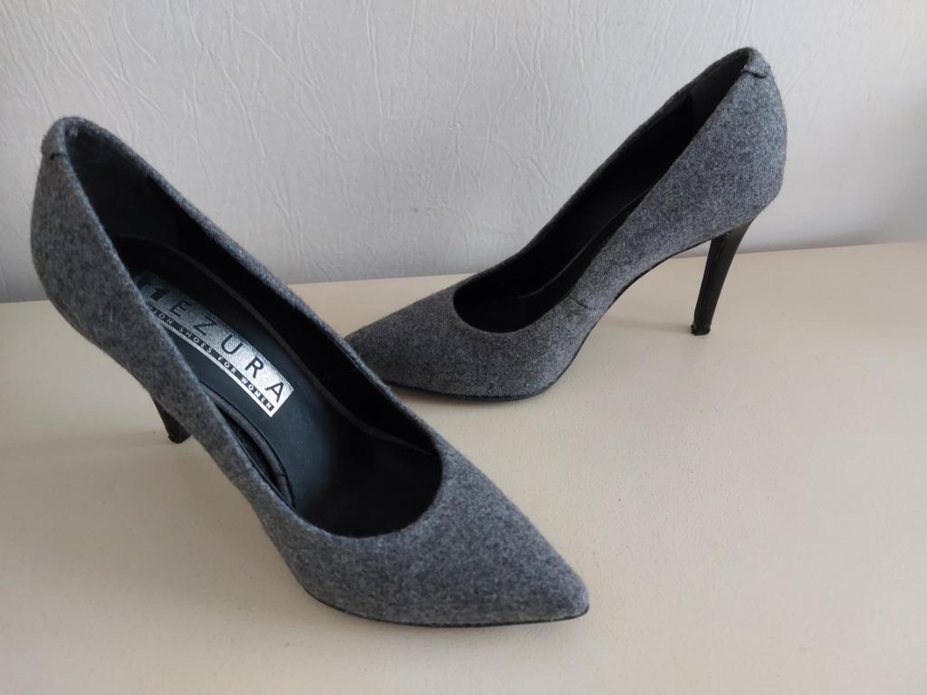 escarpin gris feutrine 37 comme neufs talon 10 cm Impeccable, Gris, Enlèvement ou Envoi, Escarpins, Comme neuf