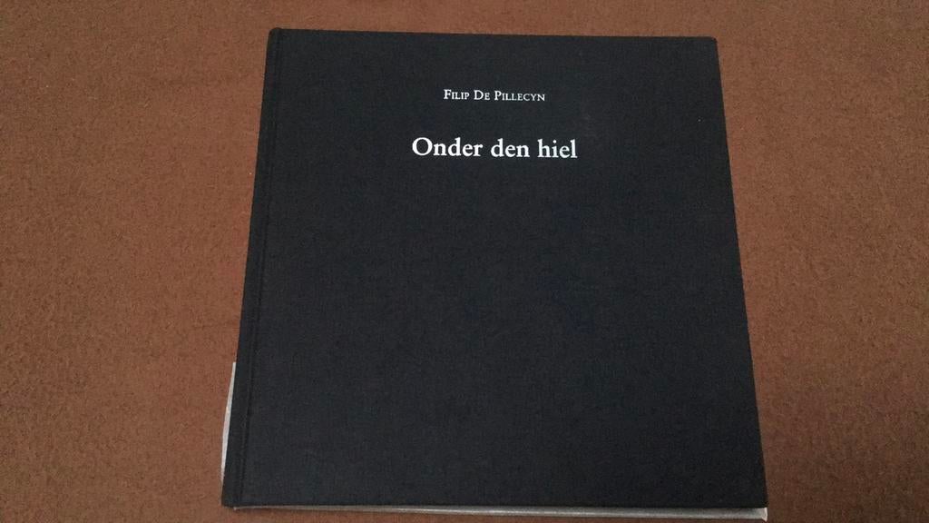 Onder den hiel, Livres, Littérature, Enlèvement