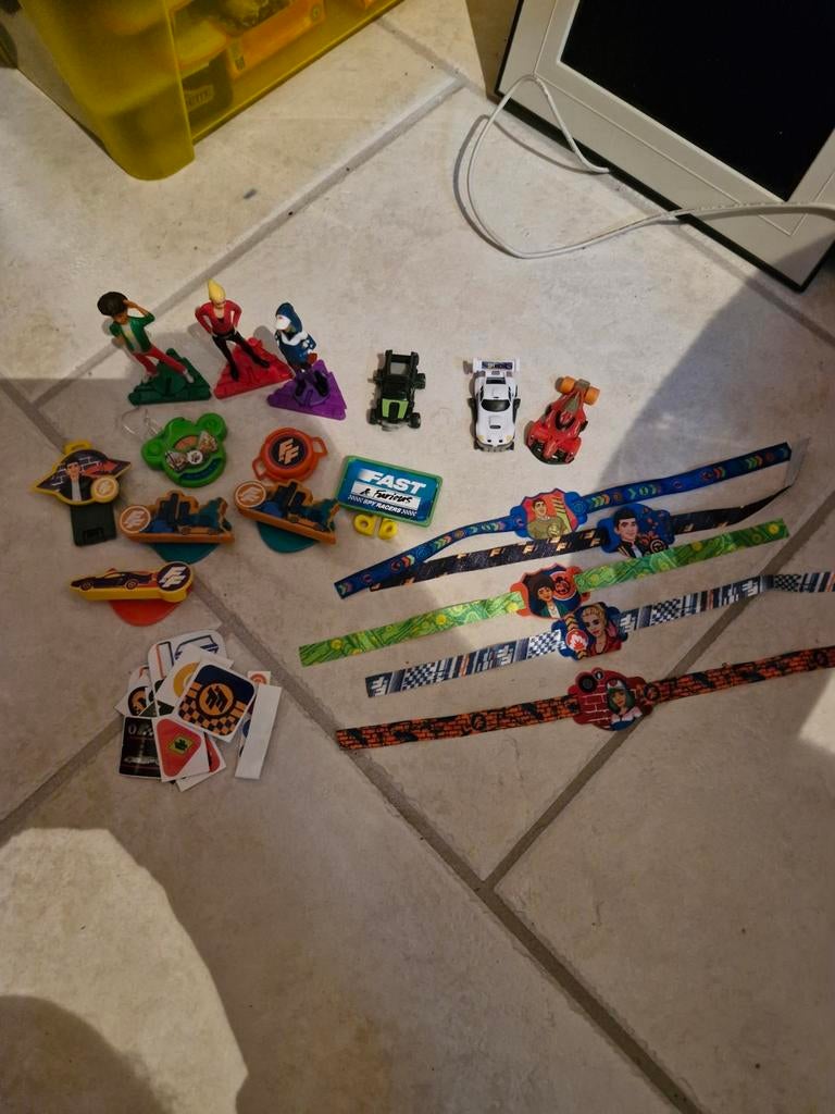 Lot de 18 jouets kinder joy fast and furious, Enlèvement ou Envoi, Comme neuf, Figurines