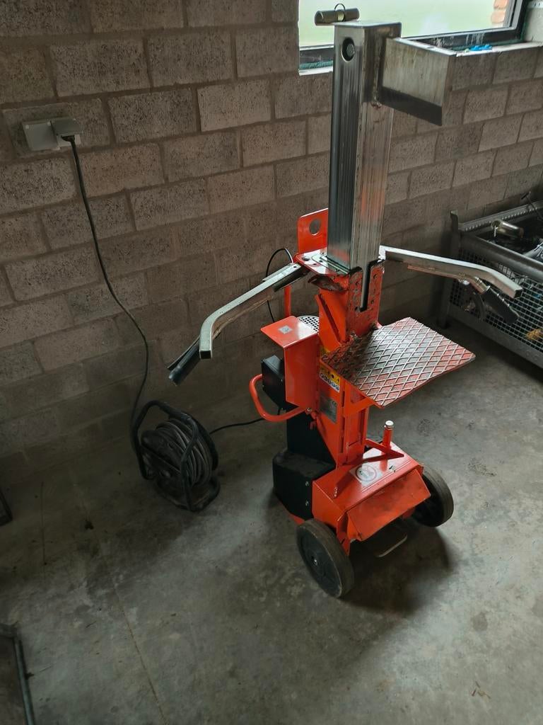 Houtsplijtmachine 54 cm 230 V te huur, Tuin en Terras, Kloofmachines, Gebruikt, Staand, Elektrisch, Ophalen