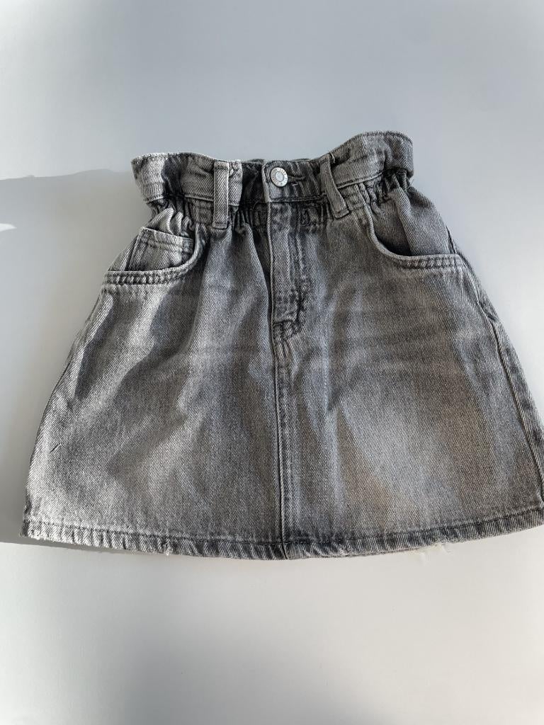 Grijze jeansrok van Zara maat 128, Kinderen en Baby's, Kinderkleding | Maat 128, Meisje, Ophalen of Verzenden, Zo goed als nieuw