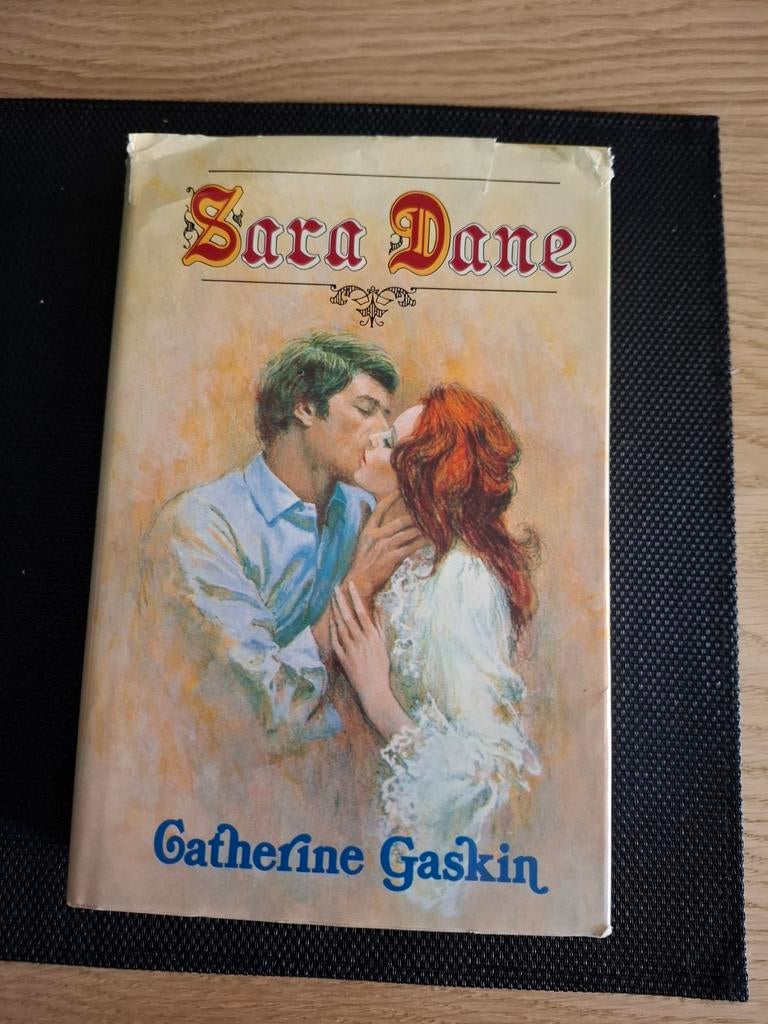Sara Dane. Catherine Gaskin. Luxe kaft., Boeken, Ophalen, Gelezen