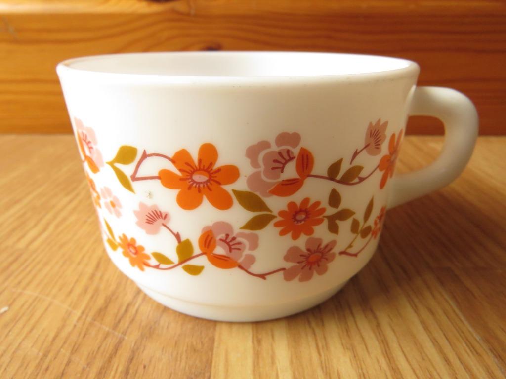 vintage arcopal grande tasse motifs fleuris scania, Enlèvement ou Envoi, Comme neuf, Tasse(s) et/ou soucoupe(s)