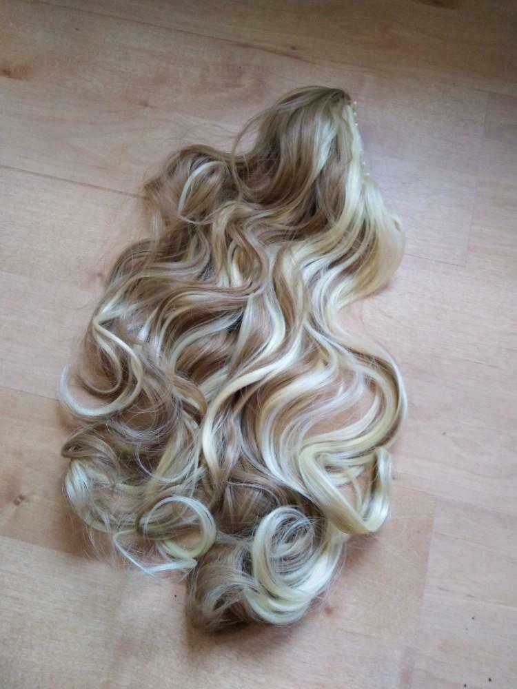 Clip in staart half krullend, Bijoux, Sacs & Beauté, Beauté | Soins des cheveux, Enlèvement ou Envoi, Neuf, Perruque ou Extension de cheveux