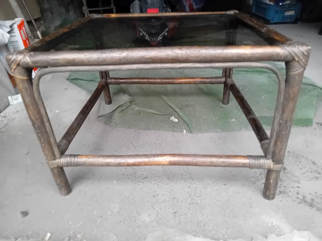 Table basse en rotin et verre fumé, Maison & Meubles, Tables | Tables d'appoint, 55 à 75 cm, Verre, Enlèvement, Utilisé