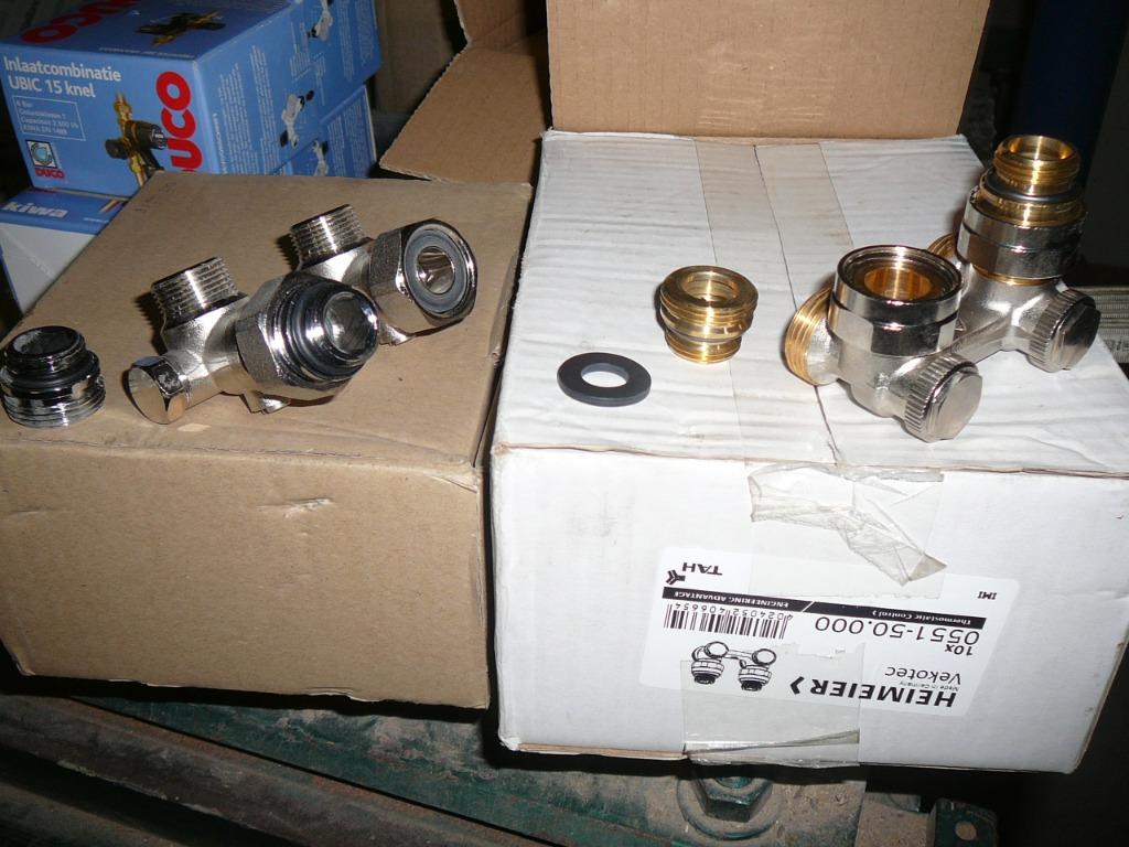 verticale radiator,onderblok  kranen chauffage, robinetterie, Enlèvement ou Envoi, Neuf, Thermostat