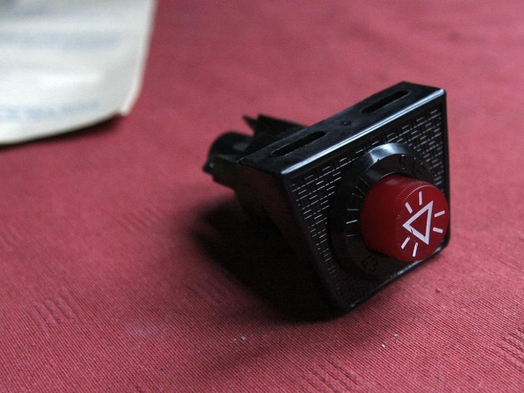 Nieuwe Hella 6hf 001 579-05 oldtimer noodlicht schakelaar, Auto-onderdelen, Ophalen of Verzenden, Nieuw