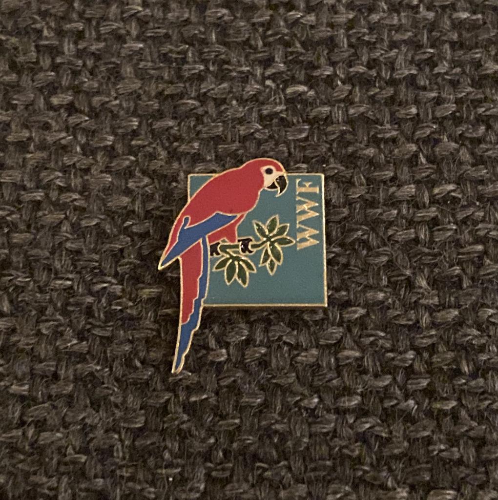 PIN - WWF - PAPEGAAI - PARROT - PERROQUET, Verzenden, Gebruikt, Dier of Natuur, Speldje of Pin