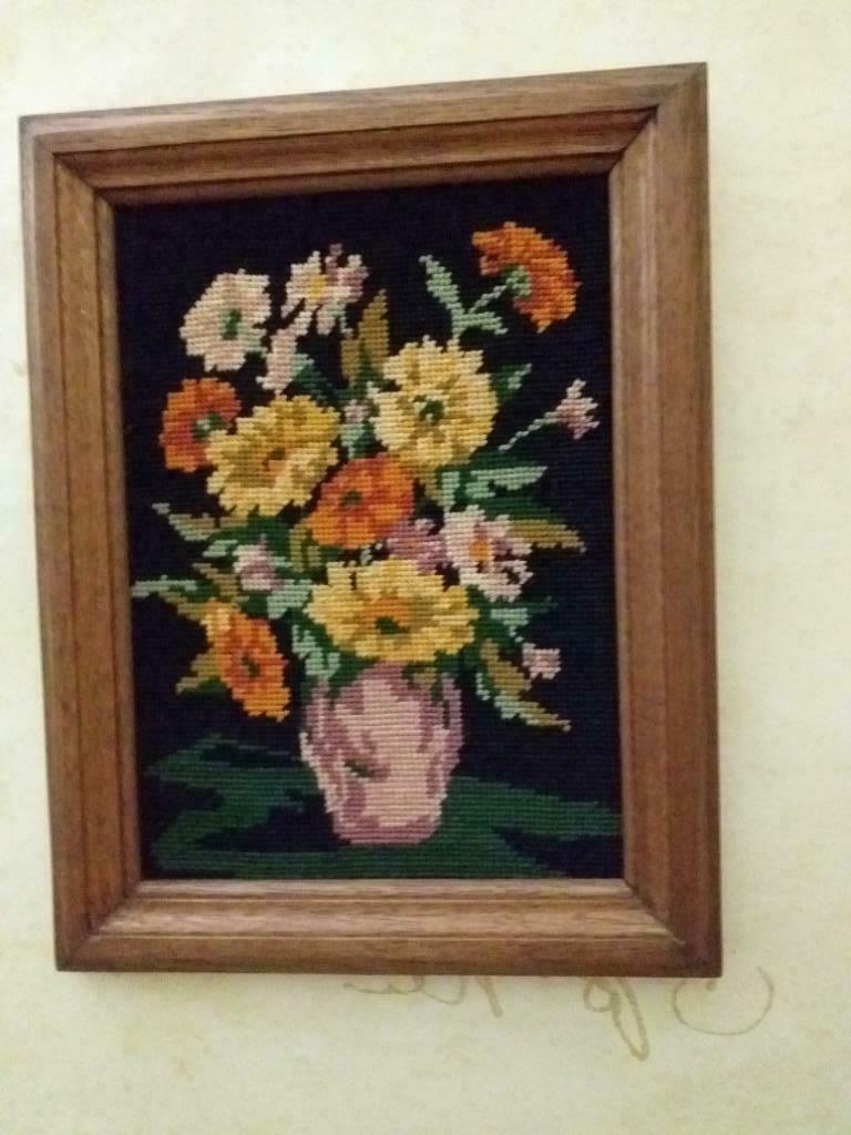 2 eiken houten kaders met bloemen in kruissteek – handwerk., Ophalen, Zo goed als nieuw, Hout