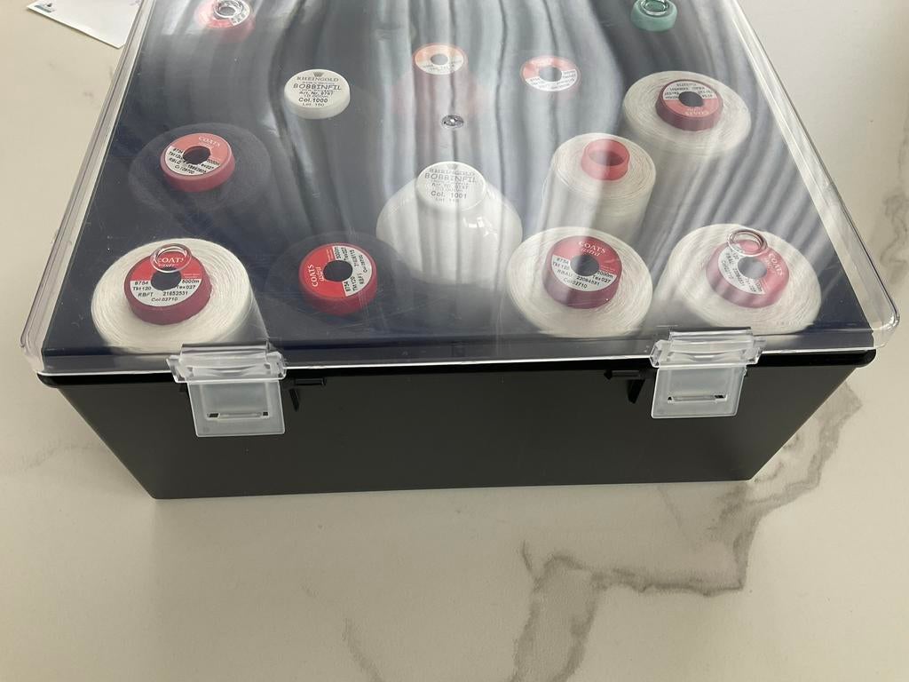 Des fils dans une boîte de rangement pratique, Enlèvement ou Envoi, Neuf