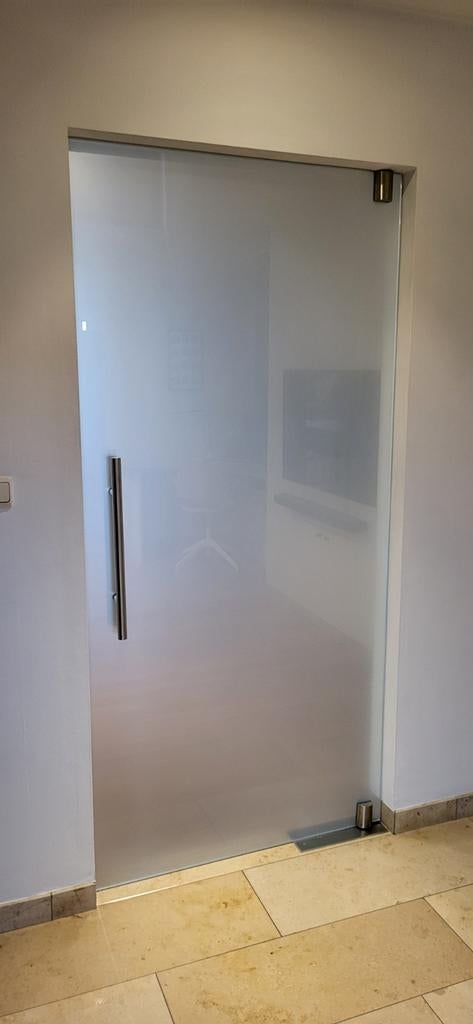 Pivoterende glazen binnendeur in gelaagd melkglas, Enlèvement, Porte intérieure