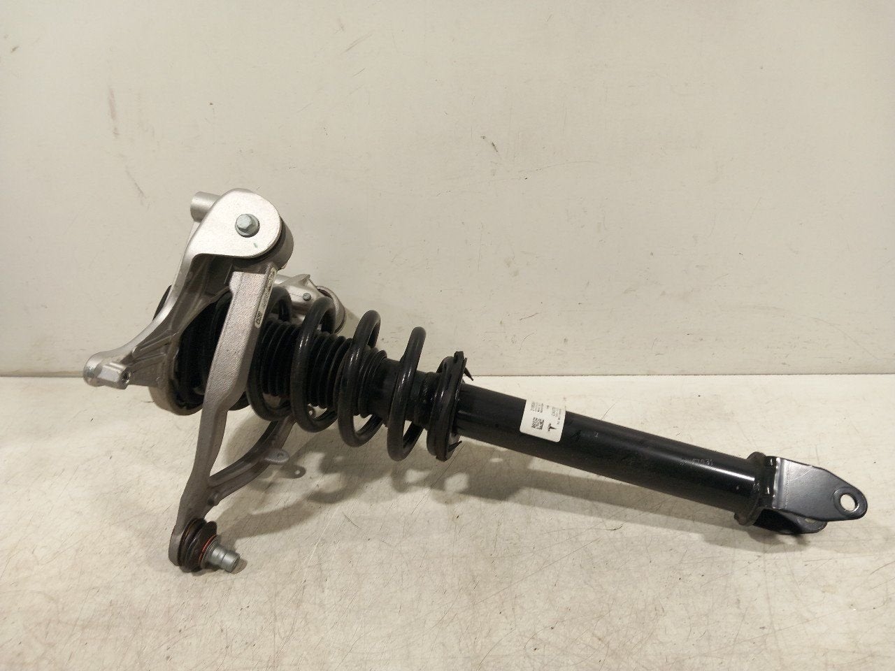 Veerpoot links voor Tesla Model, Onderdelen@venauto.nl, Van der Ven Autorecycling B.V., Gebruikt, Ettenseweg 76, 4706 PB Roosendaal, The Netherlands