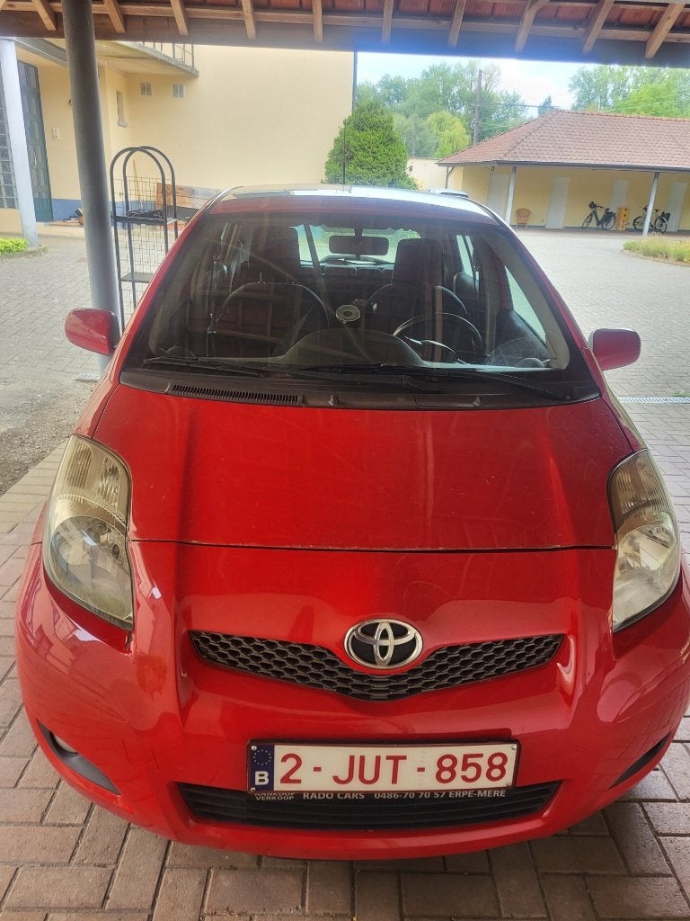 Toyota Yaris, Autos, Toyota, Rouge, Euro 5, Achat, 998 cm³