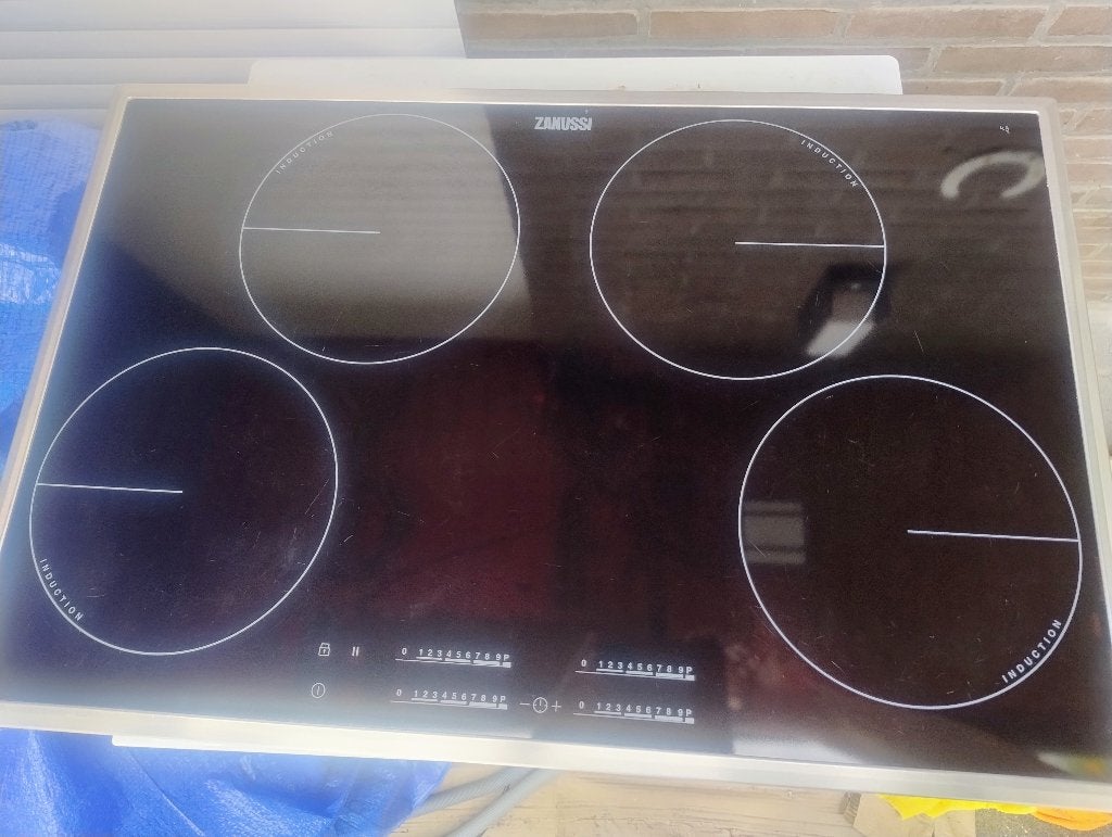 Inductievuur bovenbouw Zanussi 4 pitten, 4 zones de cuisson, Enlèvement, Utilisé, À Poser