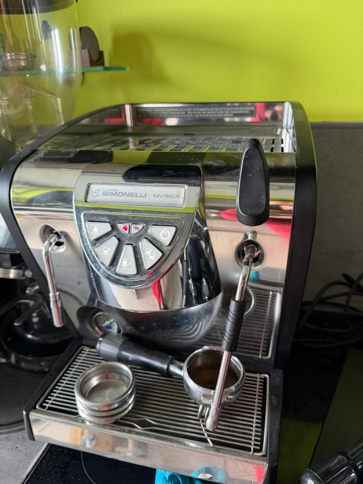 Machine espresso Simonelli Musica +moulin Eureka+accessoires, Electroménager, Cafetières, Utilisé, Café en grains, Machine à espresso