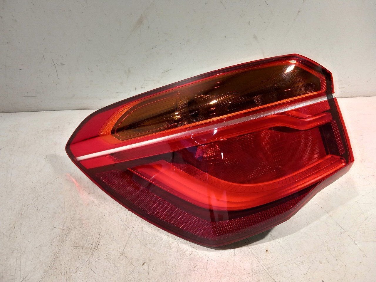 Achterlicht links buiten BMW X1, Onderdelen@venauto.nl, Van der Ven Autorecycling B.V., Gebruikt, Ettenseweg 76, 4706 PB Roosendaal, The Netherlands