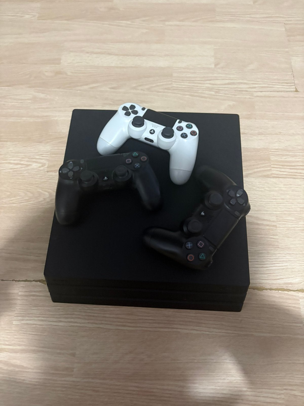 Ps4 pro 1tb ( 3 controllers ), Ophalen, Zo goed als nieuw, 1 TB, Pro