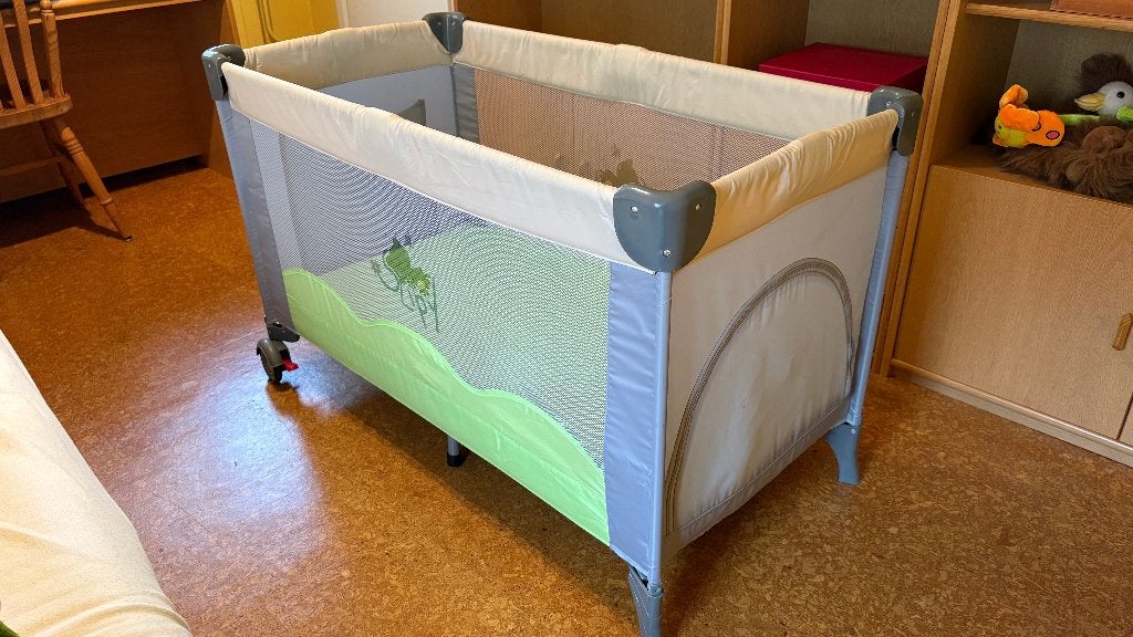 Opvouwbaar reisbedje Slipy, inclusief matrasje, Kinderen en Baby's, Babywiegjes en Ledikanten, Gebruikt, Reisbedje, Ophalen