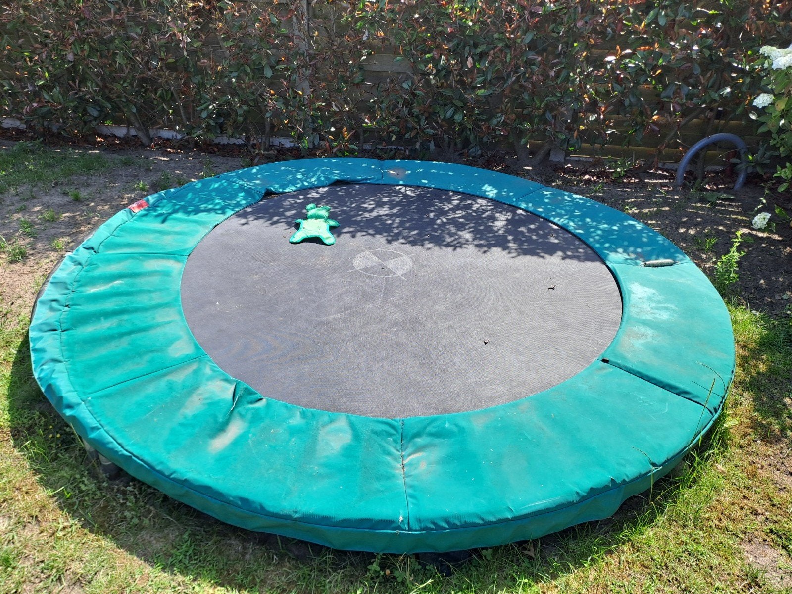 Trampoline ingraven, Ophalen