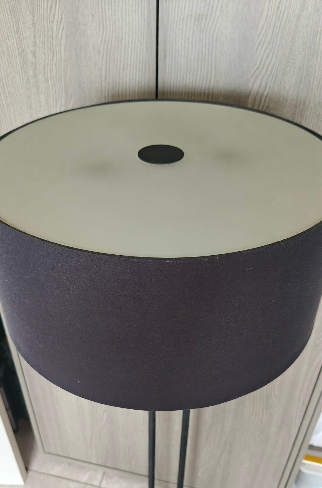 Zwarte staande lamp, Ophalen