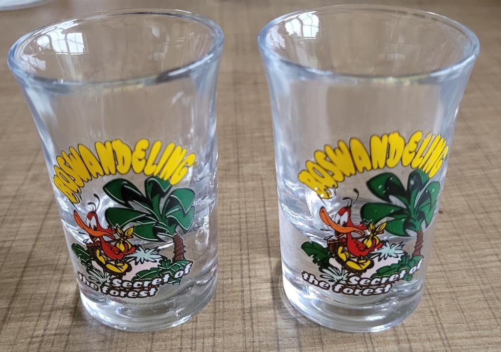 Boswandeling: 2 kleine glaasjes, Verzamelen, Ophalen of Verzenden, Gebruikt, Borrel- of Shotglas