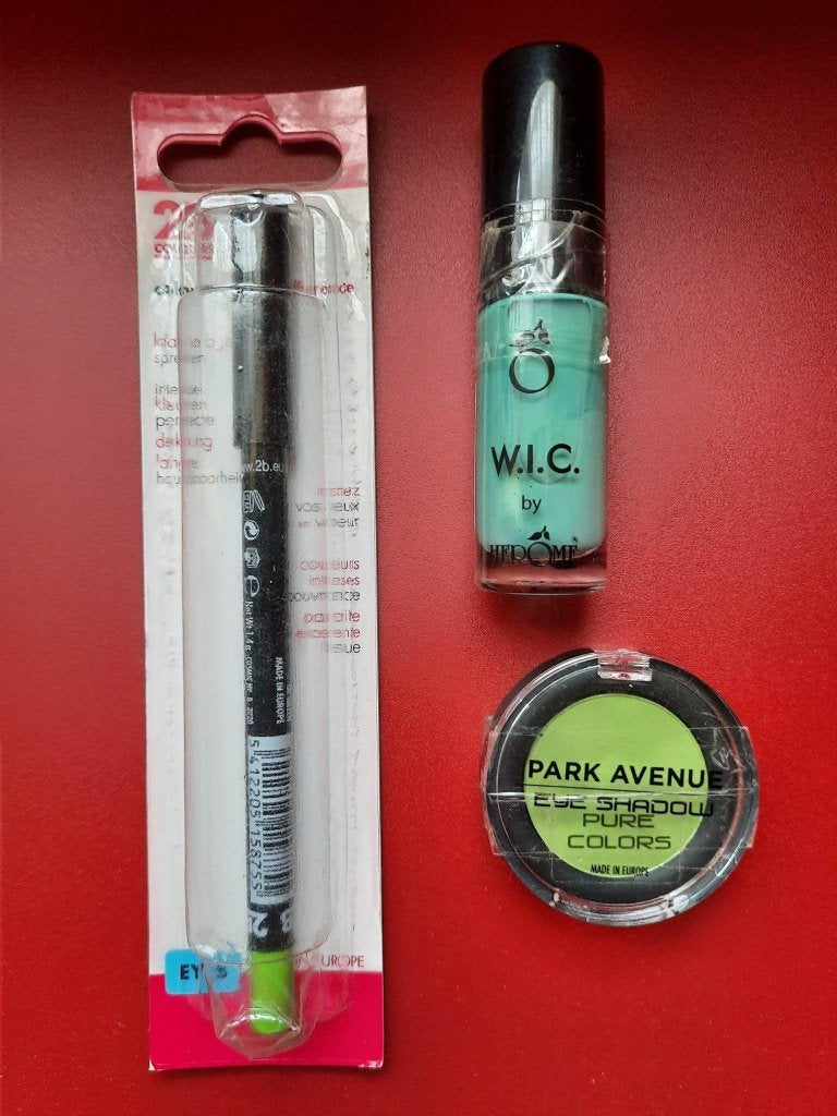 Ombre à paupières + eyeliner waterproof + vernis / vert, Bijoux, Sacs & Beauté, Beauté | Cosmétiques & Maquillage, Neuf, Maquillage