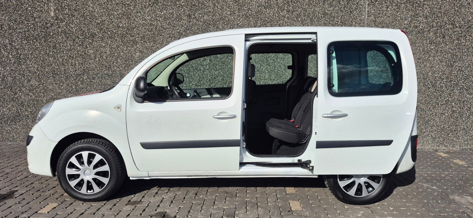 Renault Kangoo 1.5DCi *DUBBELE SCHUIFDEUR* AIRCO, Auto's, Voorwielaandrijving, Dealer onderhouden, Zwart, Electronic Stability Program (ESP)