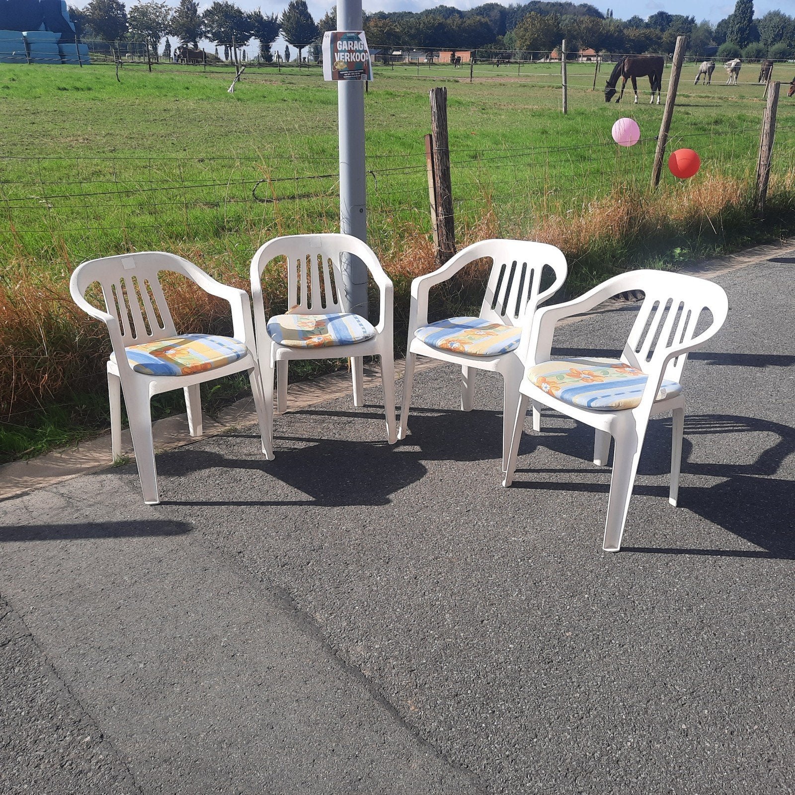4 chaises de jardin avec coussins, Jardin & Terrasse, Enlèvement