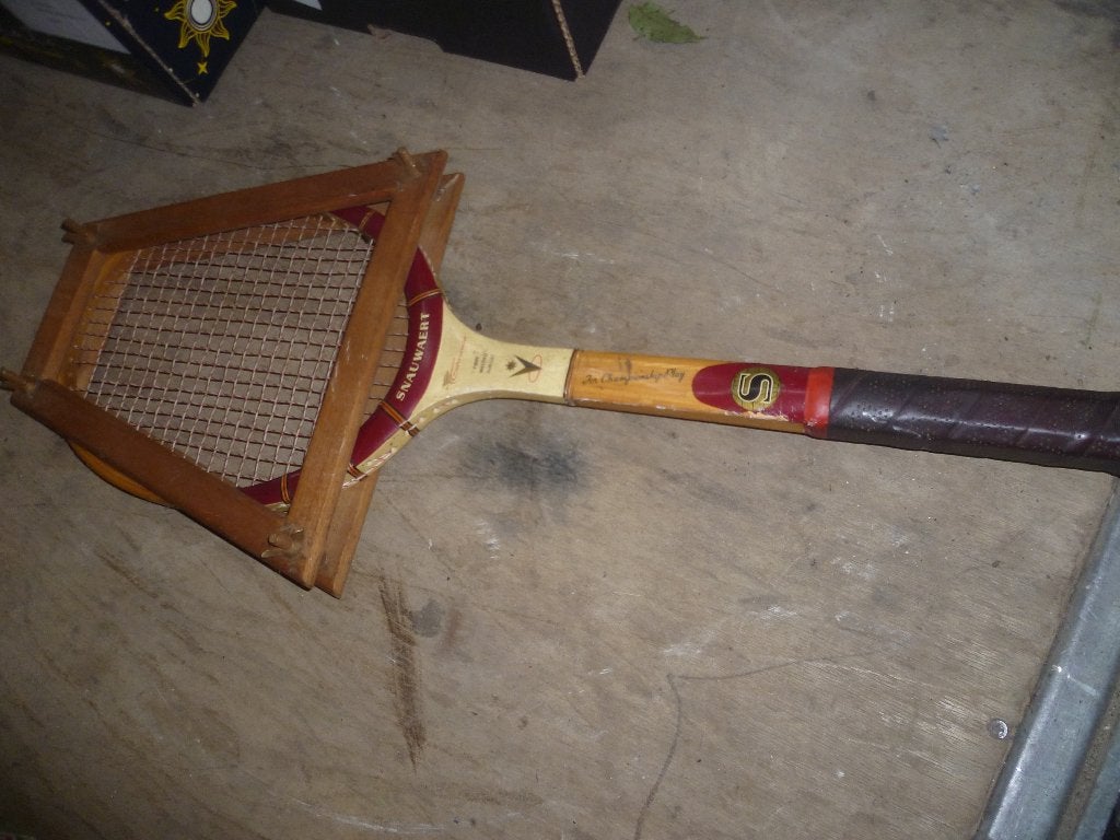 OUDE TENNIS RAKET SNAUWAERT, Enlèvement