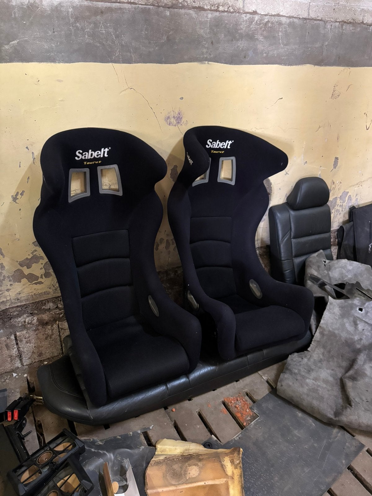 Kuipstoelen sabelt, Enlèvement, Utilisé